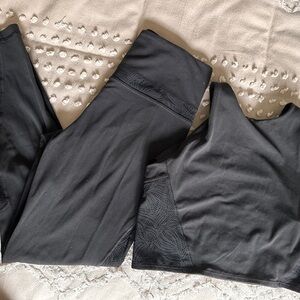 Athleta Women’s Workout Set - Black w Super Cute Stitching Details - Gently Used